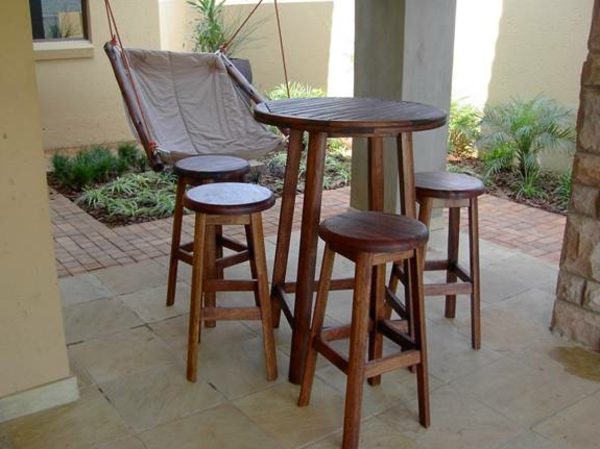 drveni bar stol sa stolicama--ideja