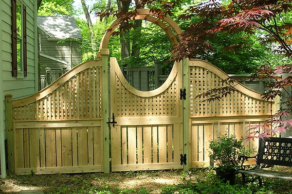 дървена ограда градина дизайн идея