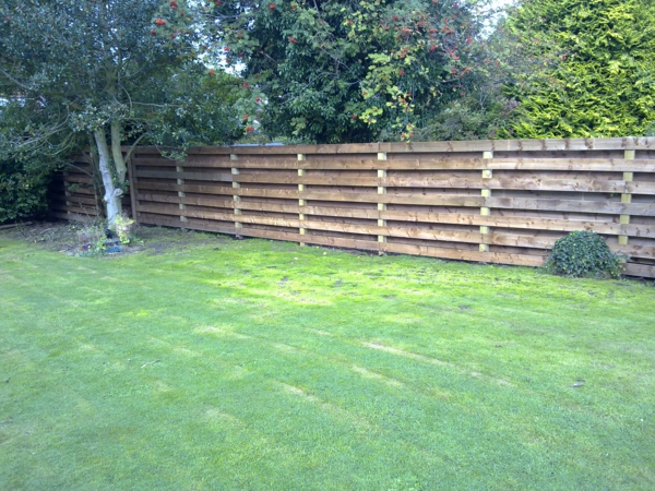 дървена ограда градина градински дизайн
