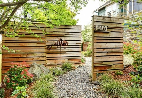 fából készült kerti kerítés kert