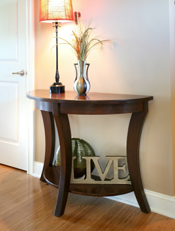 ξύλινο τραπέζι-σε-ένα ημικυκλικό σχήμα στο δωμάτιο