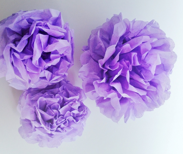 доста-лилави цветя от креп хартия-преоразмерява