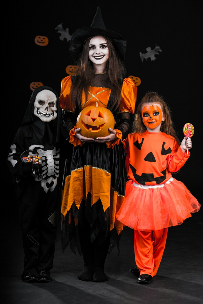 Cool Halloween jelmezek, csontváz, boszorkány és tök, trükk vagy kezelés, Gyűjtsük össze a színes Candy