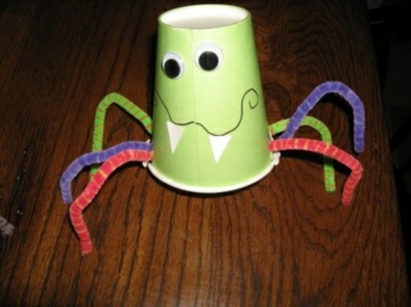 занаятчийски идеи за детска градина - октопод - поставени на масата