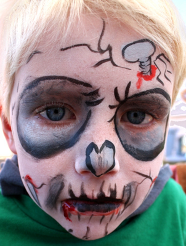 Halloween zombie meikki-a-pikku-nuori
