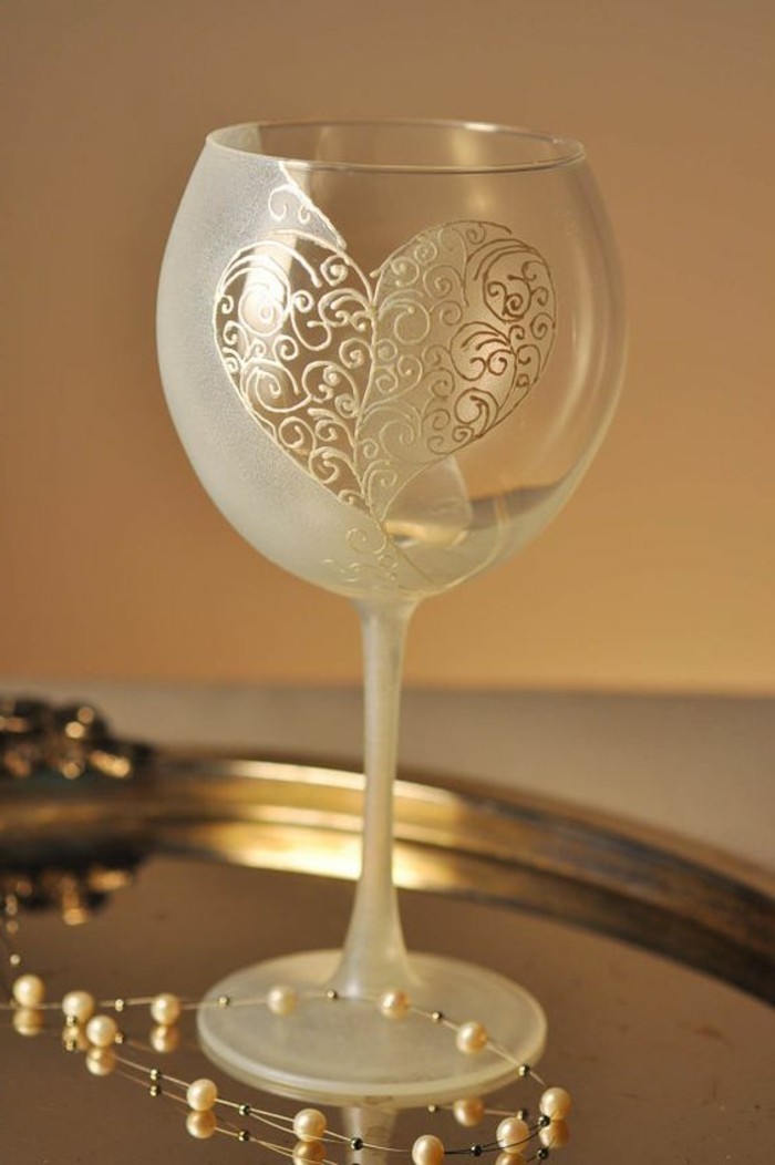 ръчно рисувани шампанско стъкло с декорация Стилна