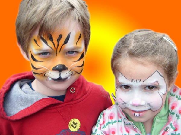 lapin-et-tigre-maquillage-deux enfants et fond orange