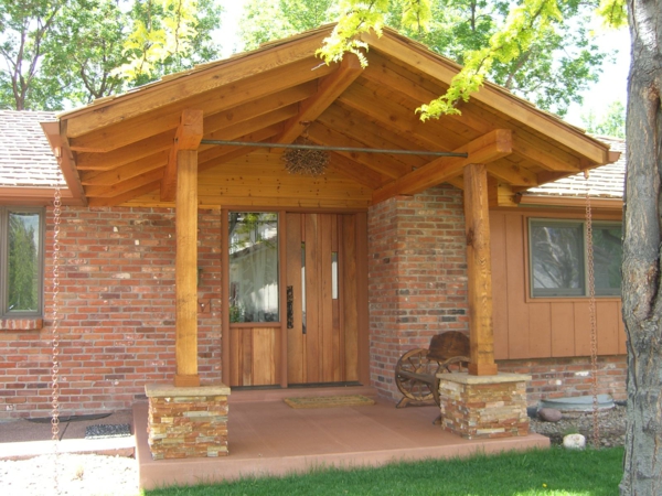 kuća-iz-drvo-trijem-samograditi-krov koji izgleda vrlo slatki-veranda graditi sebe