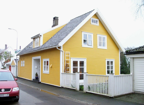 hausfassade-boja privlačna žuto-kuća