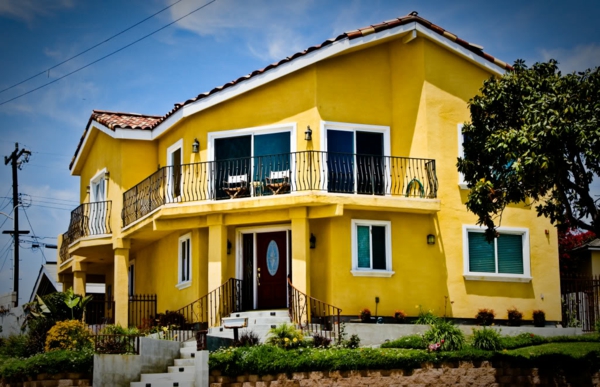 hausfassade boja-kul-žuto-kuća