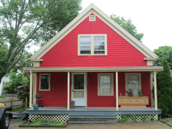 hausfassade boja-kuća-u-crvene-boje