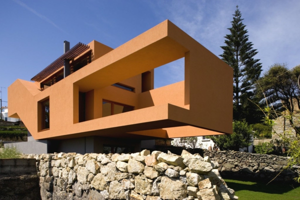 hausfassade-boja moderna kuća-u-narančasta