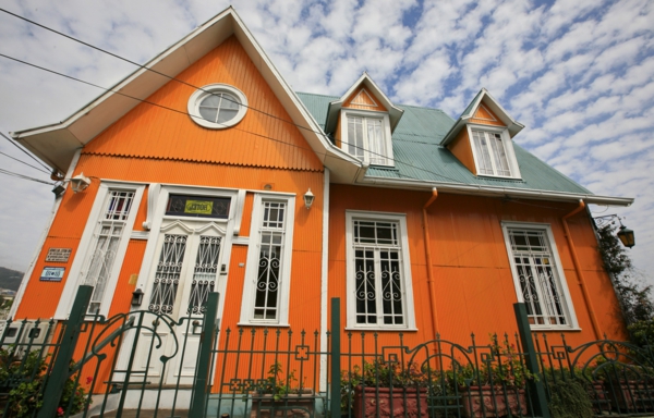 boja za pročelje kuće - narančasta - izgleda vrlo lijepo