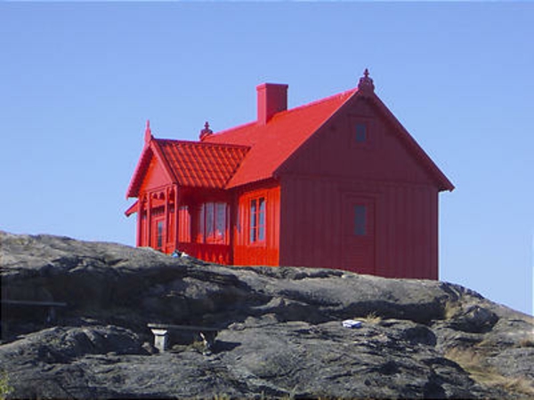 hausfassade boja-crvena-kuća-eincatcher