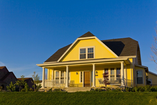 hausfassade-boja lijepa kuća-u-žuto-boja