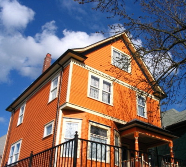 hausfassade-boja lijepa kuća-u-narančasto-dizajniran