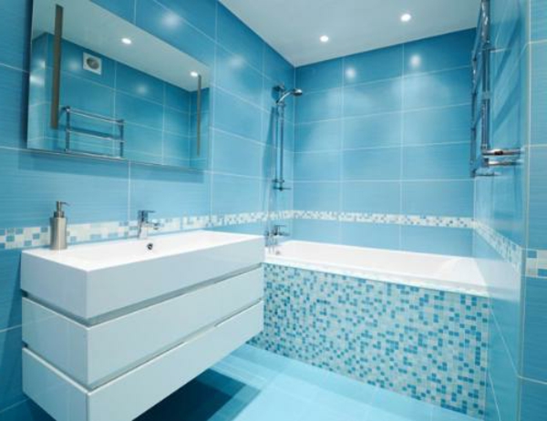 svijetlo-plava kupaonica podne pločice