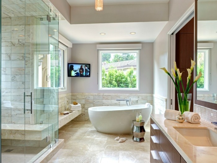 világos színű, szép-fürdőszoba-in-mediterrán stílusban