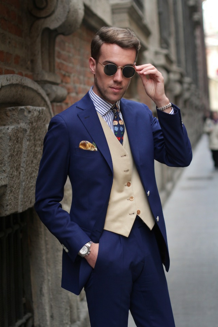 majica-s-fly-tie-s-stämpel-of-fly-elegantan-man naočale odijelo-grad izgled