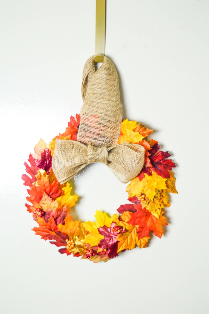 направете есенен венец от декоративни листа, есенни нюанси, донесе есенно настроение у дома