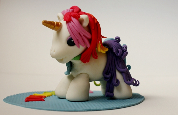 Tässä on toinen ajatus sadun unicorn kakkuista