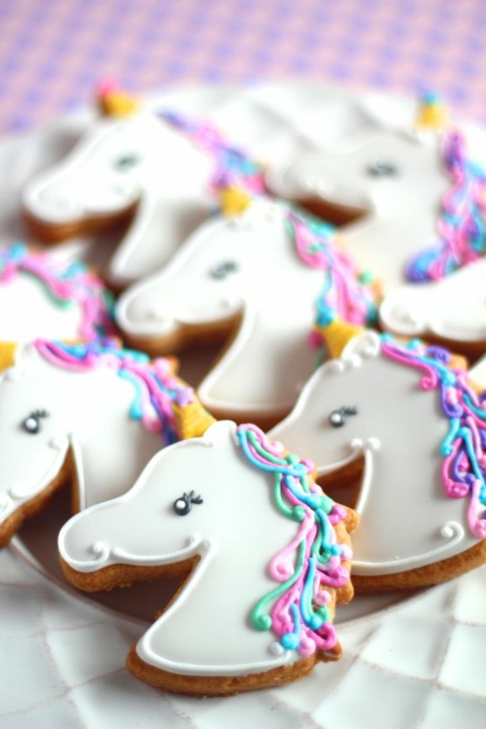 Tässä on joitain herkullisia unicorn-kakkuja