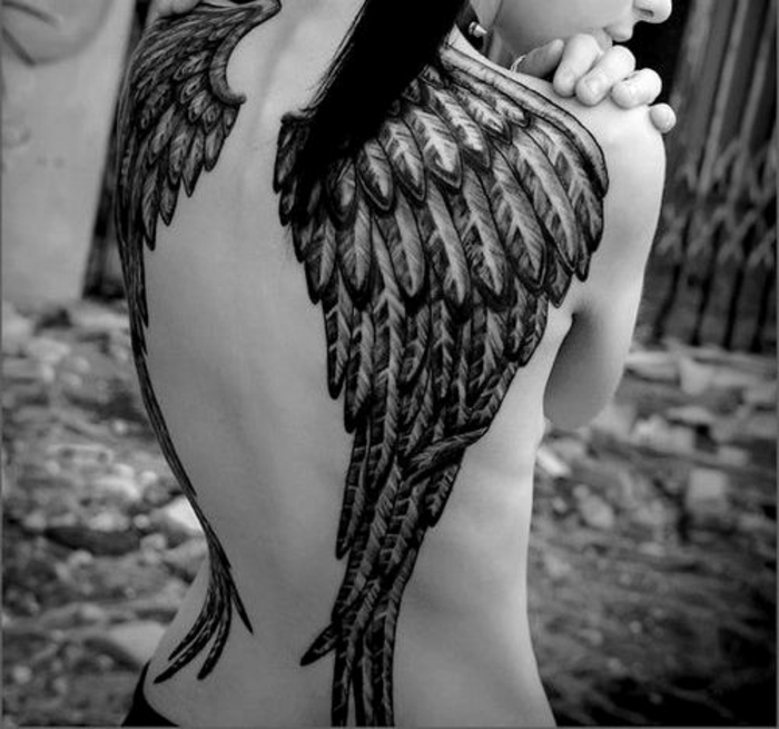 angyal szárnyak tetoválás vissza - ötlet egy angyal tetoválás hosszú tollal