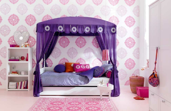 небесни легла-за-деца-модел-с-лилаво-завеси - красива стена дизайн