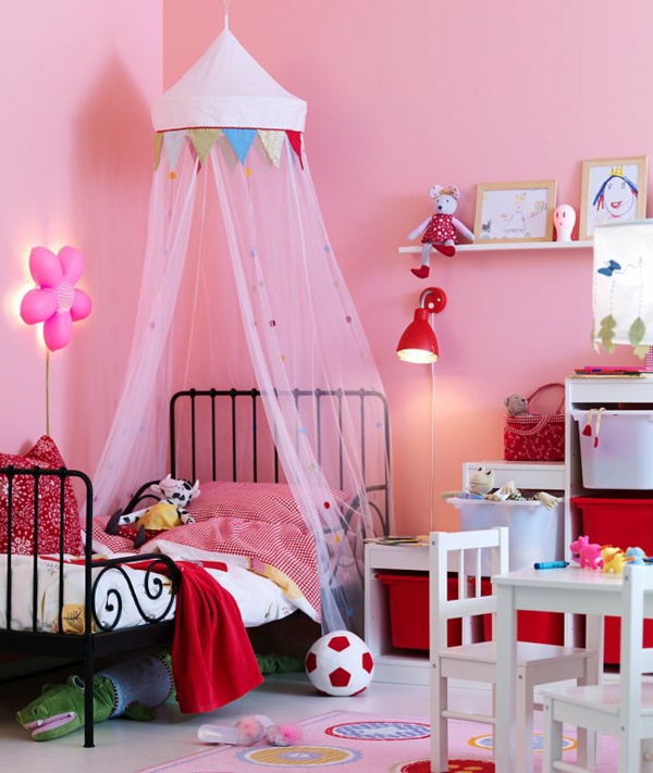 himmerlbett-nursery-rosy-curtains-rosy-wall-paint-cute look