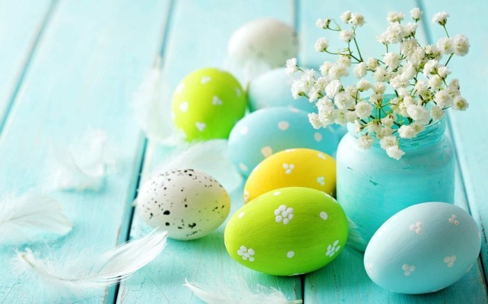 Papel-Pascua-con-huevo-en-un-florero de colores
