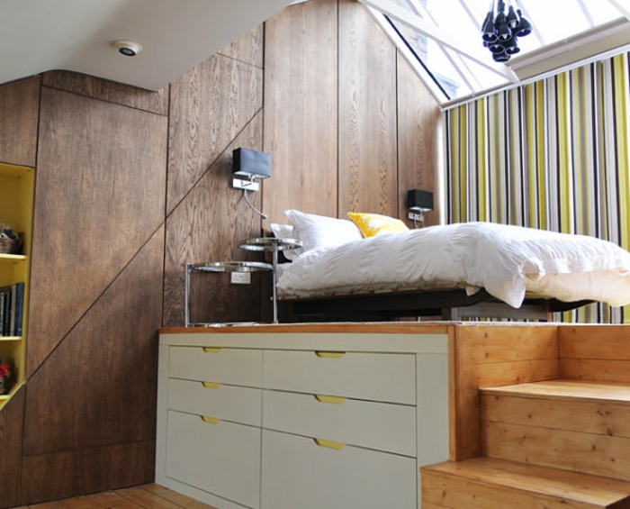 سرير مرتفع مقابل الكبار خشبية الدرج