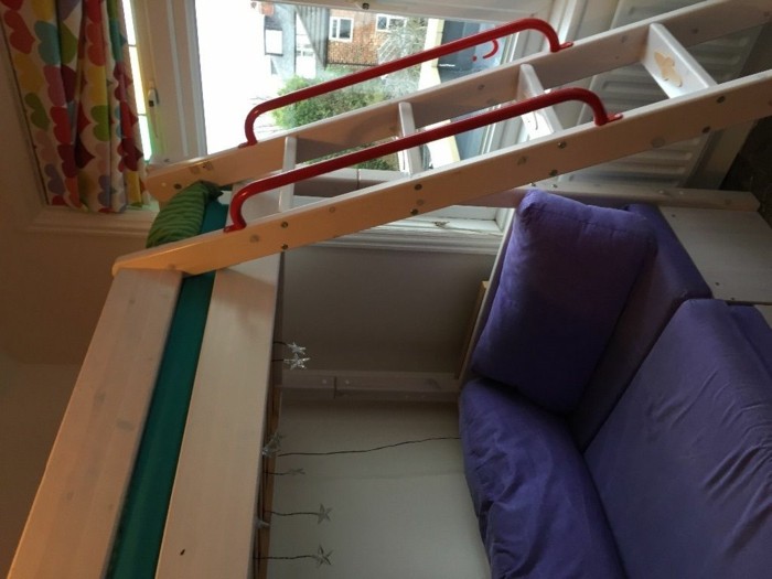 двуетажно легло-сам натрупването още-а-добро съотношение качество-идея-за-а-таванско помещение легло