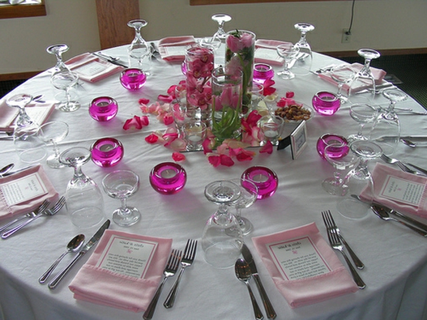 Hochzeitsdeko-pour-tables rondes-zyklemenfarbe