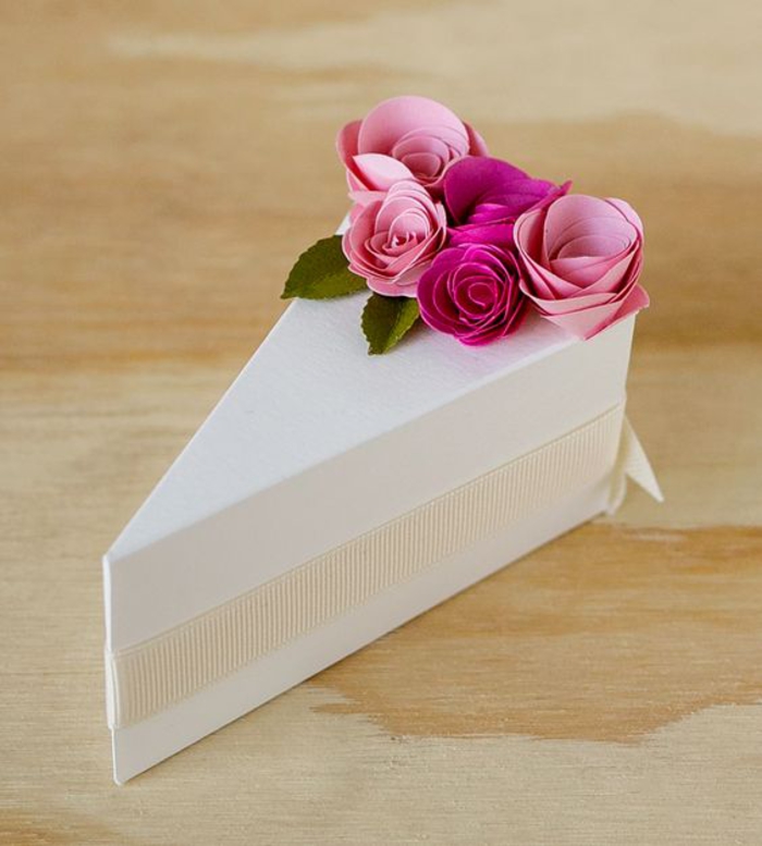 кутия с бонбони, парче торта, рози, бяло, сватба, подарък идея
