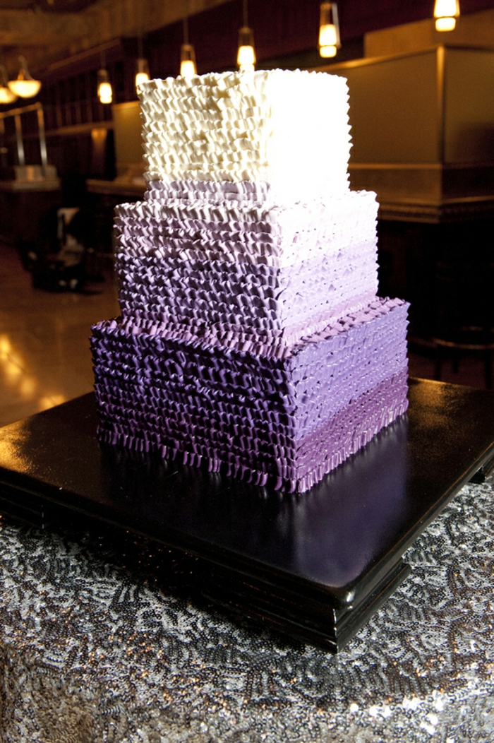 сватбена торта-в-лилаво-а-реално постижение