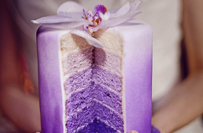 tarta de boda-en-púrpura-moderna-mirada super diseño