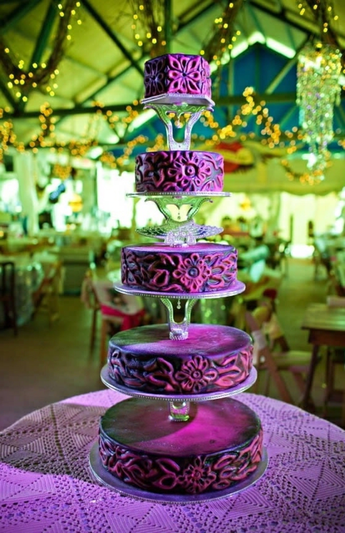 сватбена торта-в-лилаво-супер-красив дизайн