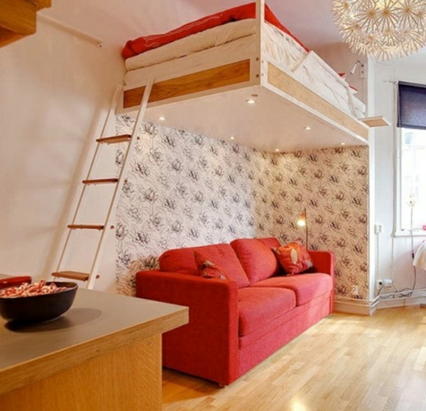 Alta camas .S-escaleras-y-sofá-en-rojo debajo