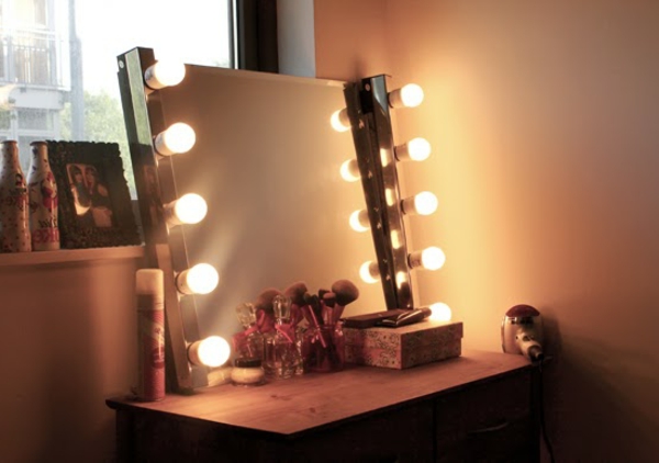 hollywoodski stol za oblačenje sa svjetlima na ogledalu