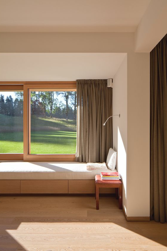 Gyönyörű otthoni ötletek az otthonához: fából készült ablakpárkány