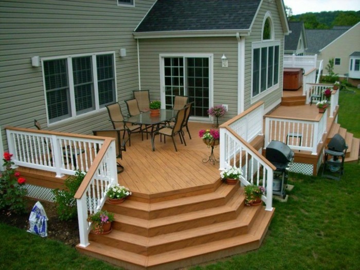 drvo-kuća-u-verandom-stepenice-i-sadnja
