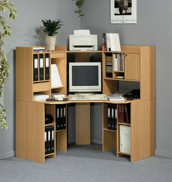 escritorio de diseño - modelo cuadrado de madera, decorado con plantas verdes