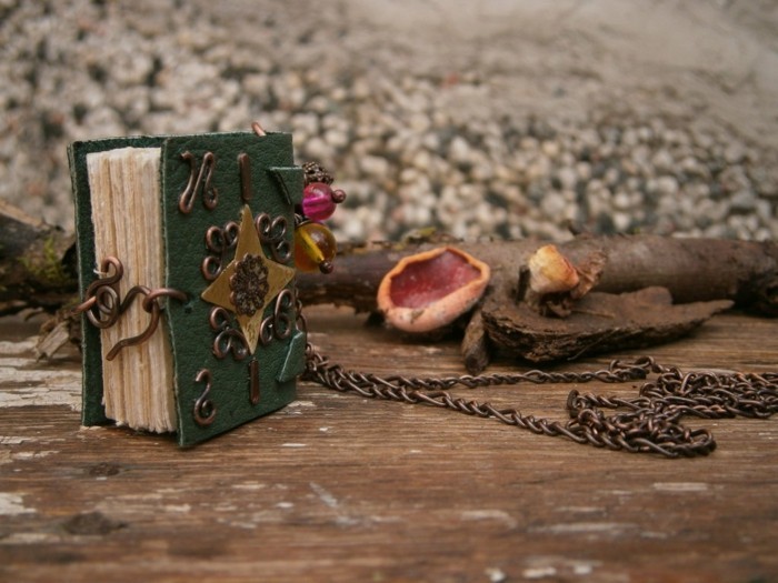 idea-a-tema-a-steampunk-mini-libro-auto-Tinker-with-a-pequeñas cadenas