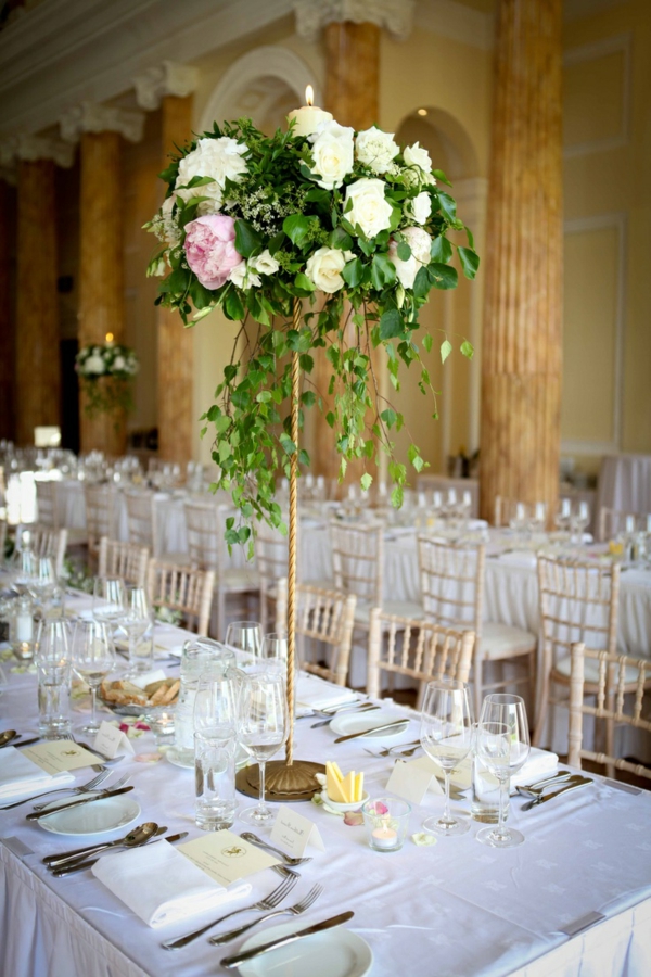 Idea-για-γαμήλιο πάρτι μοντέρνο σχεδιασμό με όμορφα λουλούδια