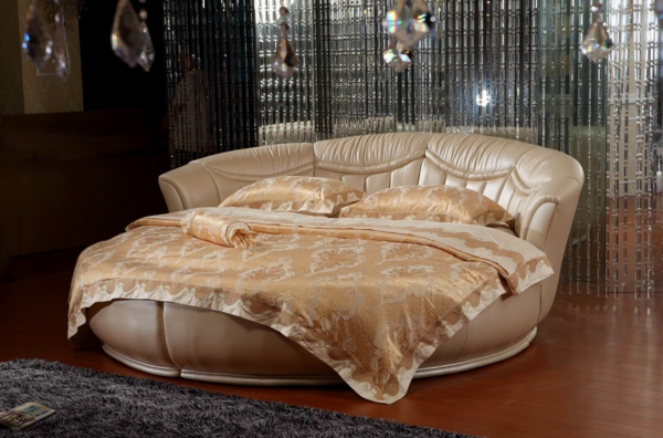 ideja-za-spavaće sobe-okrugle-kreveta-zlatno obojene pokrivača