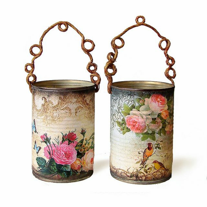 ιδέες για serviettechnik - εδώ είναι δύο μικρά γλάστρες με χαρτοπετσέτες με ροζ τριαντάφυλλα και δύο κίτρινα πουλιά