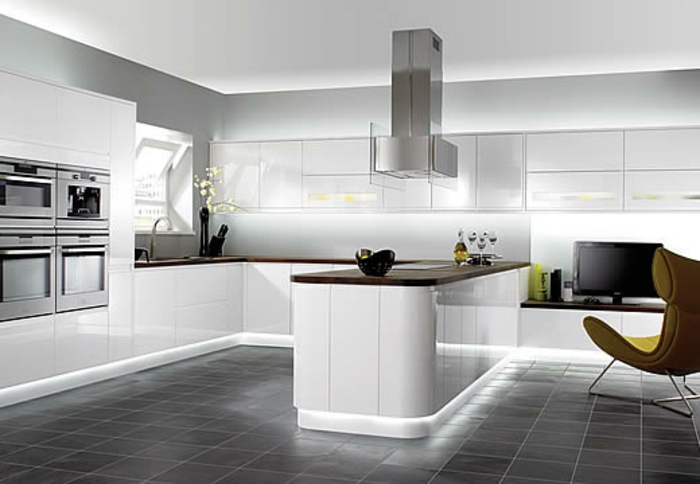 идеи-за-подчертаване-в-кухня-стена цвят-светло сиво