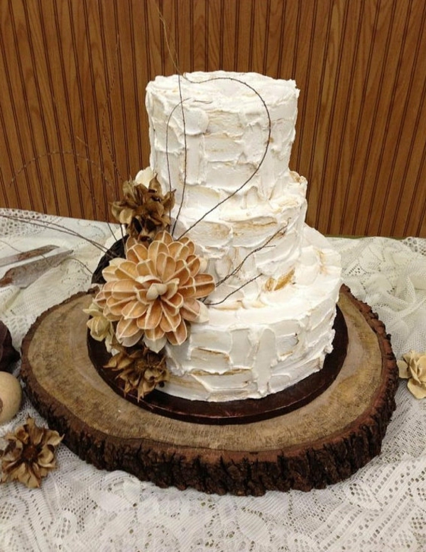 celebración de la boda de madera - impresionante pastel blanco