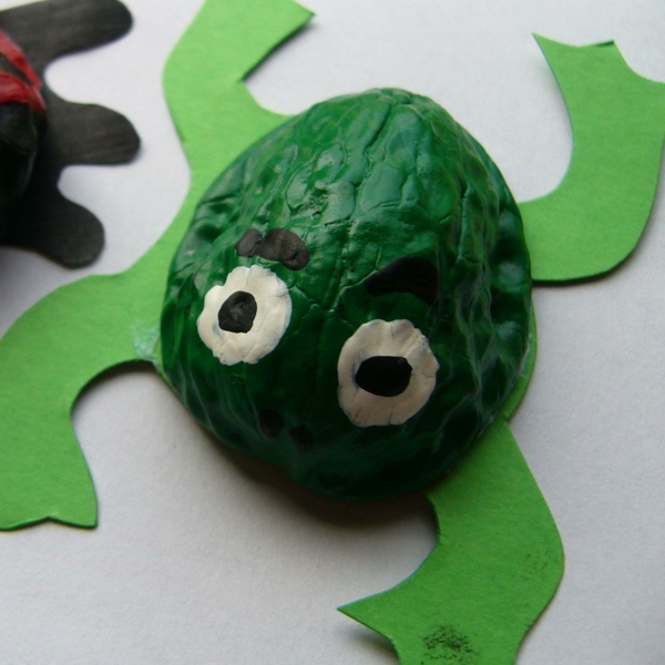 zanatskih ideja za vrtić - zelenu žabu - s bijelim očima