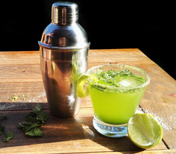 innovantes recettes avec-matcha-shaker-shake-alcool avec-matcha-chaux-et-Zucher-moments-agréables